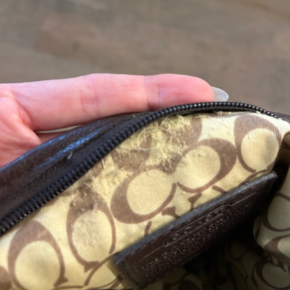 Vintage Coach Signature Brown Crossbody Bag - Picture 4 of 9